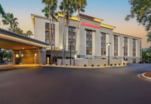 ハンプトン  イン ジャクソンビル - ダウンタウン I-95 カマー・ミュージアム・オブ・アート & ガーデンズ周辺のホテル