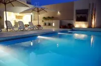 Howard Johnson Villa María Hotel y Casino - piscina