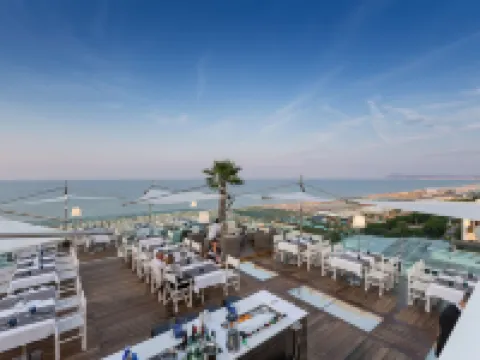 ホテル ルンゴマーレ リッチョーネのホテル