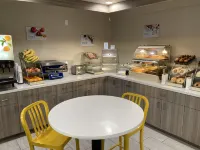 Days Inn by Wyndham Merced/Yosemite Area - breakfast