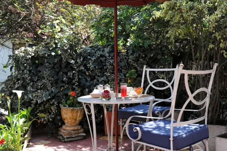 Boutique Hotel Antinea Отели рядом с достопримечательностью «Капилья-дель-Омбре»