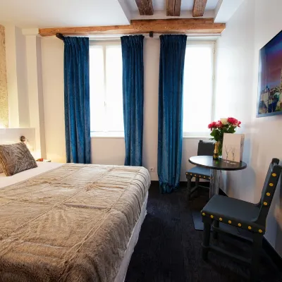 أوتل لو كلوس نوتردام Hotels near سانت ميشيل بليس
