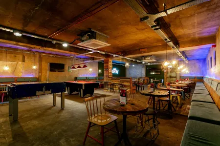 Cedar Court Huddersfield Hotel Отели рядом с достопримечательностью «Университет Хаддерсфилд Квинсгейт Кампус»