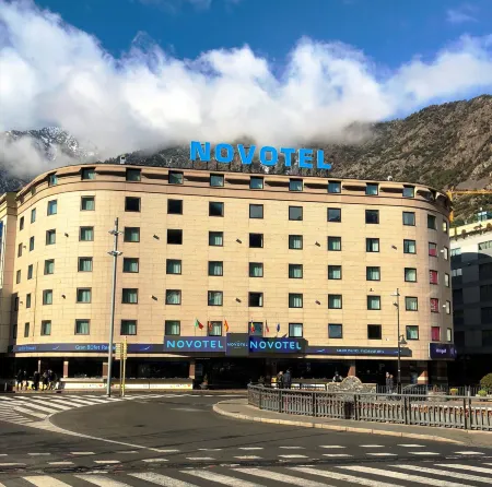 Novotel Andorra Отели рядом с достопримечательностью «Plaça de la Rotonda»