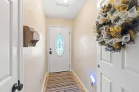 Newly Renovated "Home Away From Home" A spacious, modernized 4-bedroom home. Hotels in Tipton County