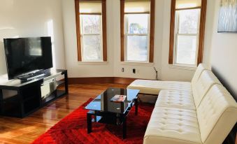 Boston Lodge and Suites