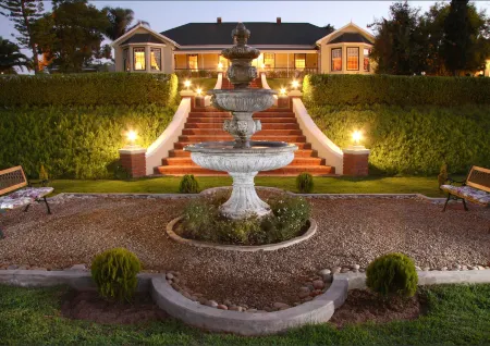 La Plume Boutique Hotel & Spa Отели рядом с достопримечательностью «Highgate Ostrich Show Farm»