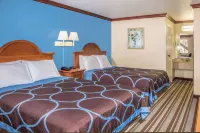 Super 8 by Wyndham San Marcos - Parking