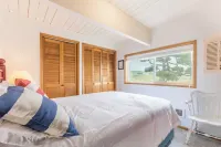 West Beach Wonderland by AvantStay Waterfront Các khách sạn gần The Whidbey Playhouse