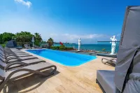 Simus Beach Hotel - Infinity Pools