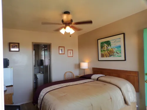 사이프러스 트리 모텔