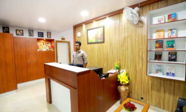 Base9 Cochin Airport Hotel - Housity