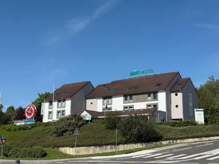 Brit Hotel Besancon l'Horloge Отели рядом с достопримечательностью «Университет Франш-Конте»