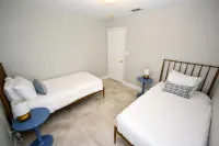 Greater Groves - 5 Bedrooms House w/Pool-5202GG Home by RedAwning