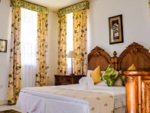 石榴之家 金斯敦酒店