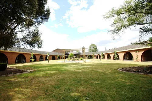 Bell Tower Inn Hotels in Alfredton