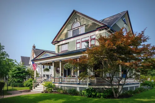 2W Lake Hotels in Skaneateles