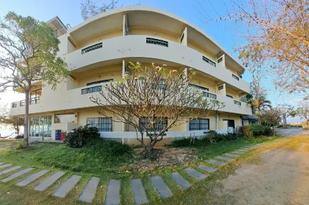 Aow Noi Sea View Resort Отели рядом с достопримечательностью «Wing 5»