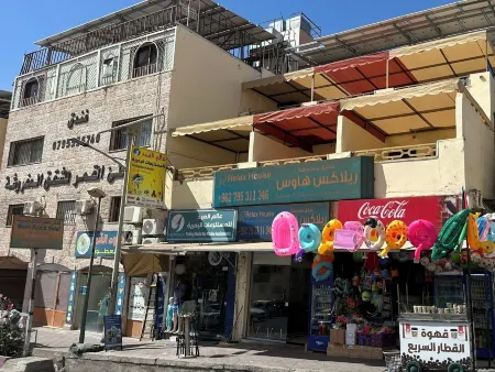 Relax House for Studio Rooms Apartment Отели в г. Акаба