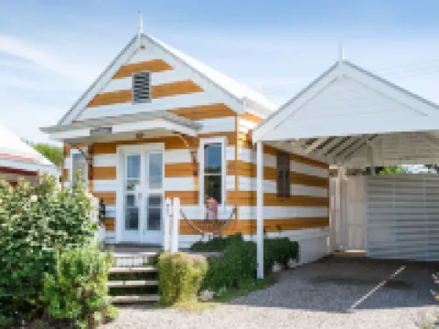 Beach Huts Middleton Hotels in Goolwa