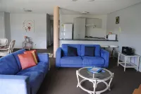 Surfside on the Beach Hotels in Buddina