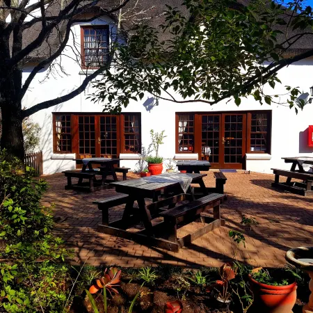 Oakhurst Hotel
