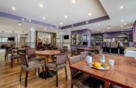 皮埃爾公寓&中心假日酒店