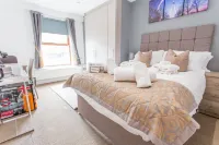 Spacious 4 Bedroom Apartment in Oxford City Centre, Near Colleges & Botanical Gardens