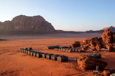 Desert Moon Camp Hotel a 