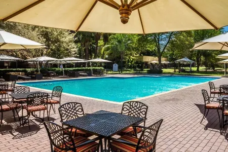 Peermont Metcourt Inn at the Grand Palm, Gaborone Отели рядом с достопримечательностью «Заказник Моколоди»