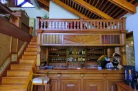 The Hotel by the Red Canal - bar