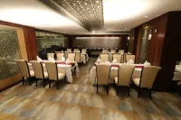 M Crown Hotel