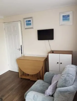 2 Bedroom Chalet Near the Beach Hotel di Bembridge