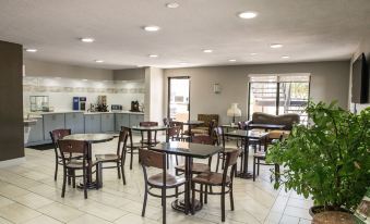 Mockingbird Inn & Suites