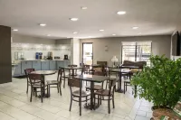 Mockingbird Inn & Suites Hotels near Clausell Park