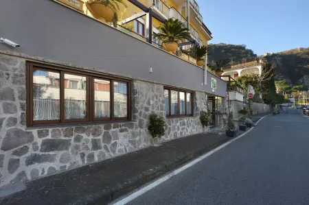 B&B Sorrento Central Отели рядом со станцией Сорренто