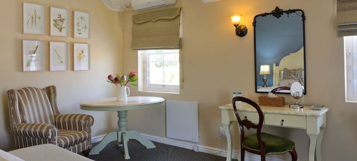 Le Petit Paris Hotels in Stellenbosch