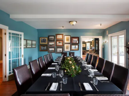 The Martinborough Hotel Отели в г. Мартинборо