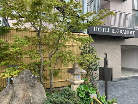 Hotel Il Grandit Отели рядом с достопримечательностью «Sakai Plaza of Rikyu and Akiko»