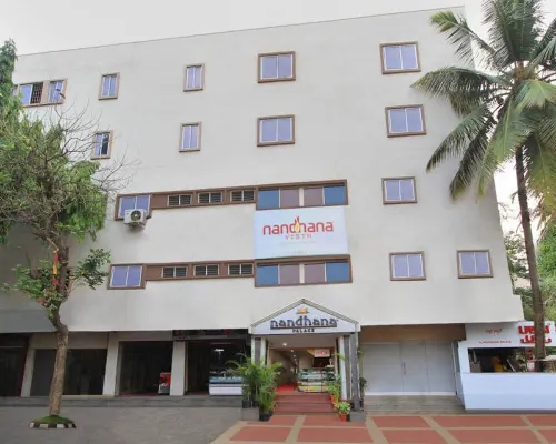 La Sara Vista Hotels near RMZ Infinity