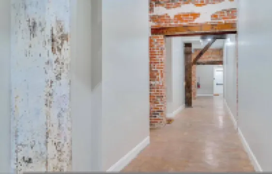 เดอะ สปีคอีซี่ ดาวน์ทาวน์ นิวพอร์ตนิวส์