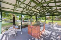 Albury Gardens Tourist Park Hotels in Lavington