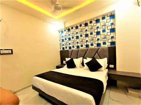 Hotel Bhavya Raj Отели рядом с достопримечательностью «The Adalaj Stepwell»