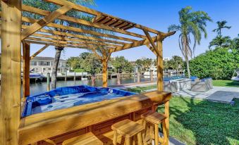 7 Br Intercostal Beauty with Heated Pool
