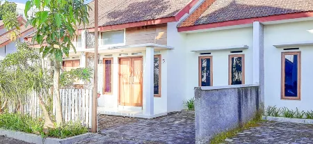 Villa Kebon Jeruk Syariah Malang by Ecommerceloka