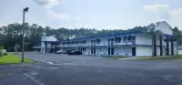 Travelodge by Wyndham Kingsland GA - Parkplatz