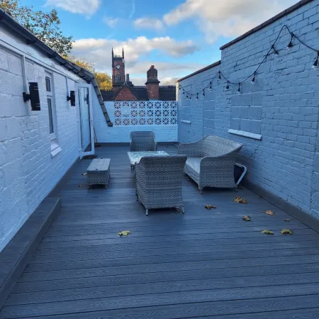 Centre Apartment - Sleeps 2 & Roof Top Hot Tub