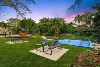 8Br Entertainers Estate w/ Pool, Games & Theater +