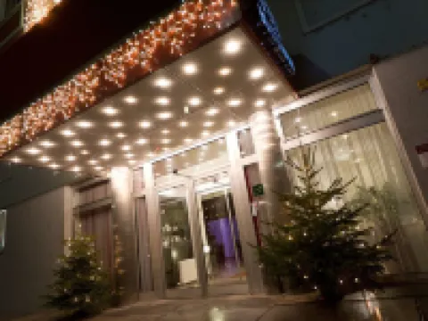 โรงแรมโบลตซ์มัน โรงแรมใกล้จัตุรัสเฮลเดินพลัทซ์