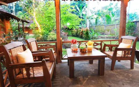 Ethnic Room at Omah Limasan by Omah Bungah Отели в г. Pakem